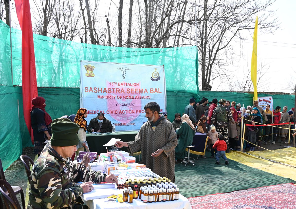 RisingKashmir's tweet photo. #13BnSSB #Dignibal organises prog on #drugabuse, #illicittrafficking
@SSB_INDIA
https://t.co/akR2FPBYJw https://t.co/sfOg3s6xr5