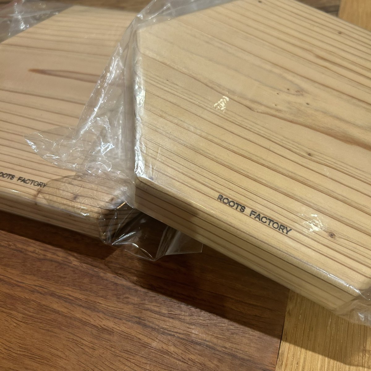 monpestool's tweet photo. こんにちは！
本日も13時〜18時 #シモキタベース 営業中でございます♪
こちらのコンパクトサイズのカッティングボード、おしゃれなキッチングッズのひとつにいかがでしょうか？

三連休最終日、皆様のご来店お待ちしております！
#あの椅子
#シモキタベース
#rootsfactory 
#ルーツファクトリー https://t.co/PqyWYD4Rj3