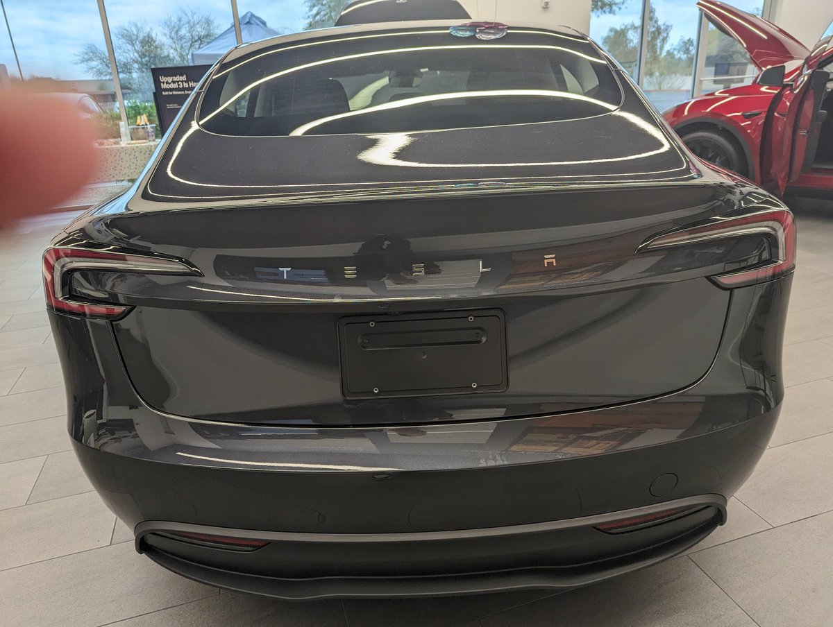 Hensley_all_day's tweet image. ⚡⚡ @Tesla Mesa AZ ⚡⚡
#Cybertruck #Model3Refresh