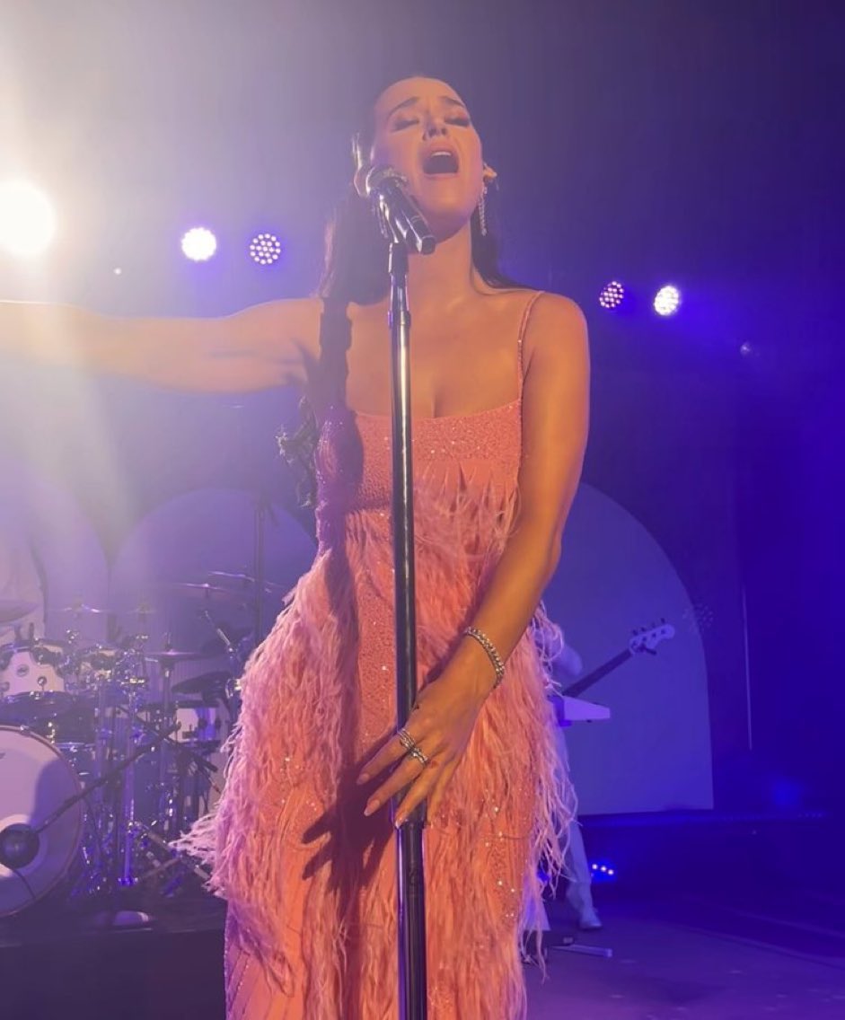 Katy Perry during her private concert yesterday in Australia. 💖
