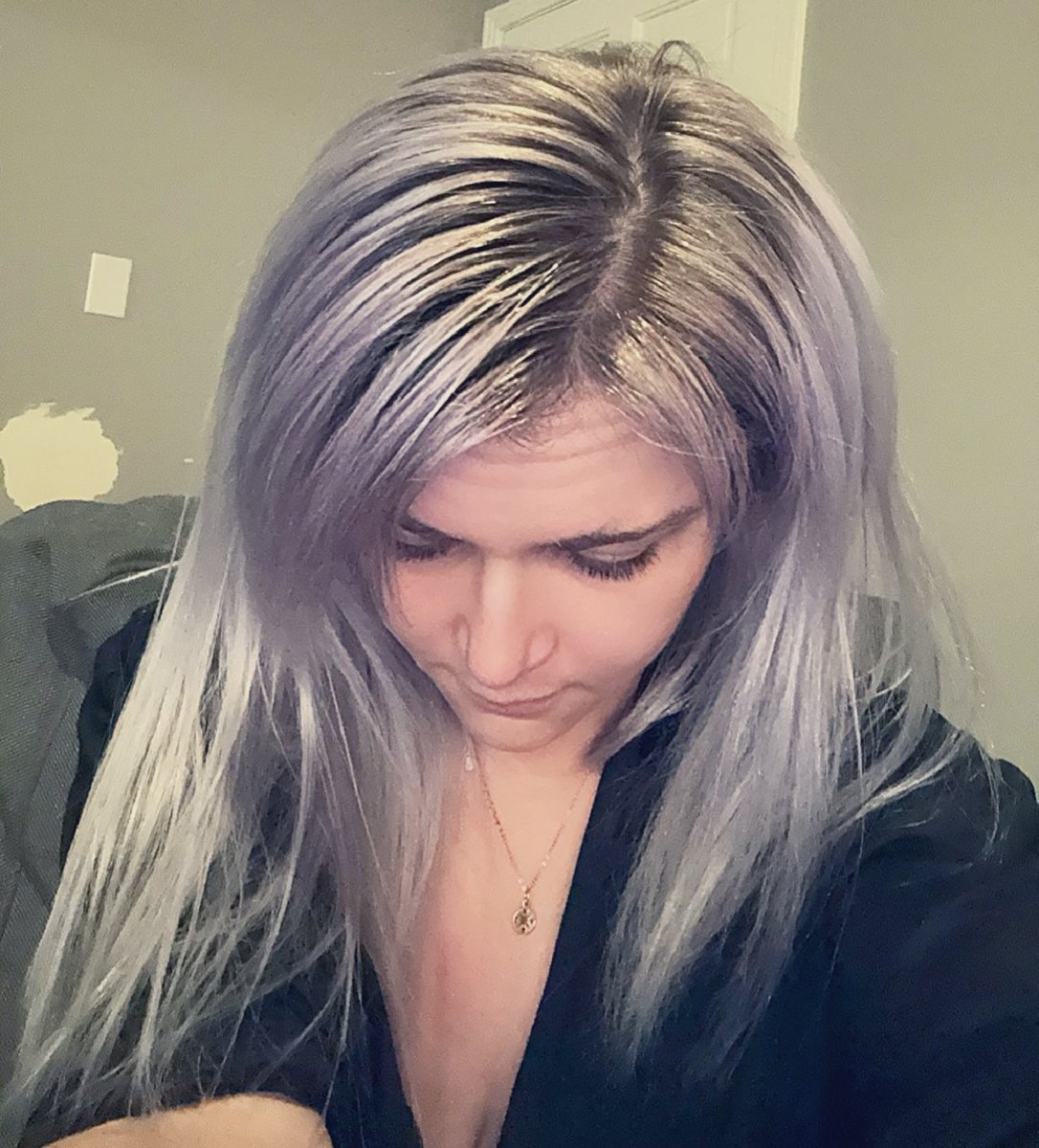 Just showing off how amazing she did bc it’s epic 😍🥰

Def can tell I got more than a haircut ✨💕✨