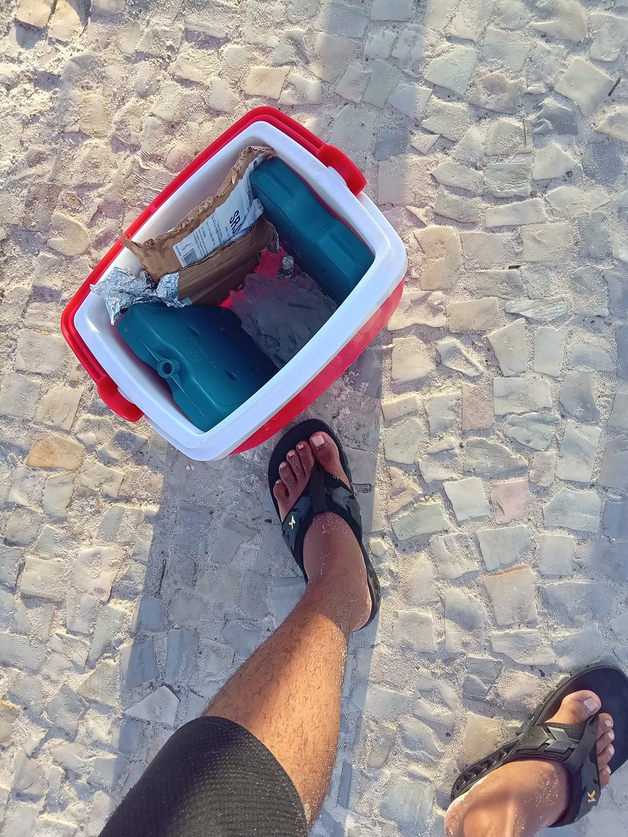 WilliamRiquelm6's tweet photo. Coe hoje tive um experiência maneira, aproveitei que sabado e domingo é minha folga... levei 30 sacoles p praia com medo de nao conseguir vender,Coco, maracujá e morango... cada um a 10 reais ( padrão de praia ) cheguei 12 hrs, tarde já! Quando foi 15 hrs já não tinha mais nd!!! https://t.co/AasILvjAAO