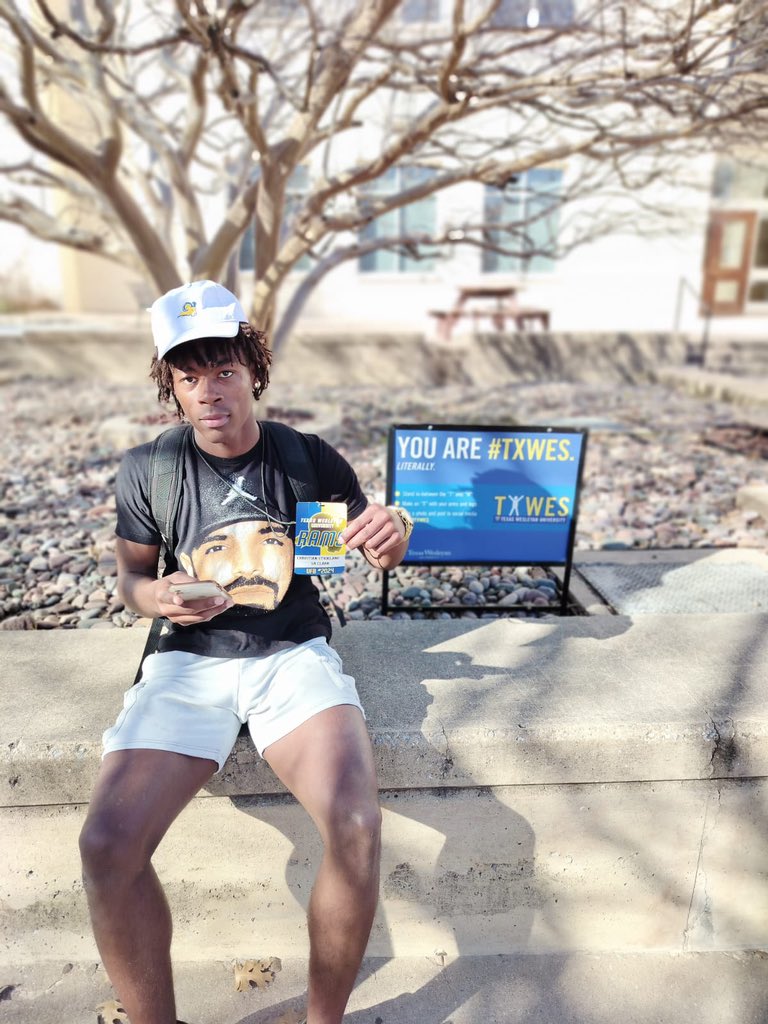 After an Amazing visit and talk with <a href="/Coach_RGlover/">Ryan Glover</a> I am blessed to receive my 3rd offer from Texas Wesleyan university 

<a href="/FbCougar/">ClarkCougarFB</a>