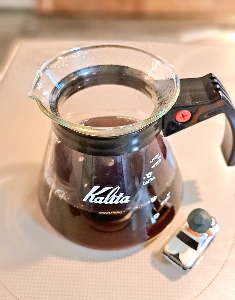 kaikyocoffee's tweet photo. Morning coffee ☕
挽き : #wilfa French press 02
#Karita で仕上げました。
朝から定番豆🫘
落ち着くね🌱⋆。
#UCC #ゴールドスペシャル
#コーヒーのある暮らし
#コーヒー好きな人と繋がりたい
#ハンドドリップ
#穏やかな時が早く戻りますように https://t.co/pwWS47vz8N