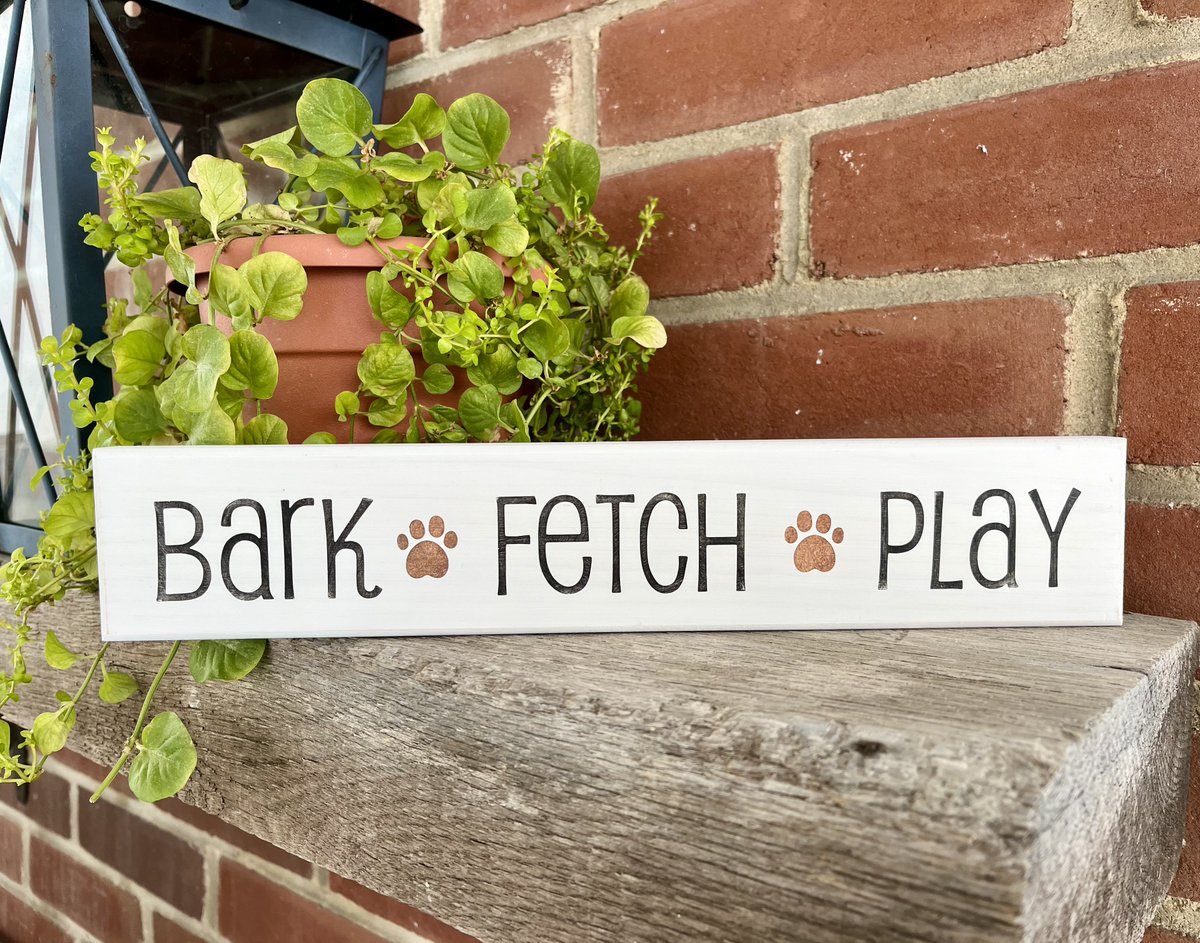 #doglife  Bark Fetch Play #woodsign #dogsign #smilett23 #handcraftedsign #cwsigns #doglove countryworkshop.net/products/bark-…