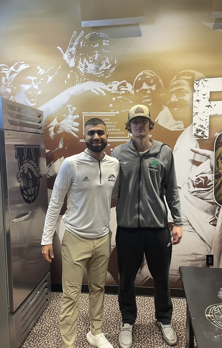 Thank you @CoacRutt_ <a href="/CoachMannyD/">Manny Dosanjh</a> and entire staff for inviting me to <a href="/WesternMichU/">Western Michigan University</a> today. I had a great time and enjoyed watching you get the win.