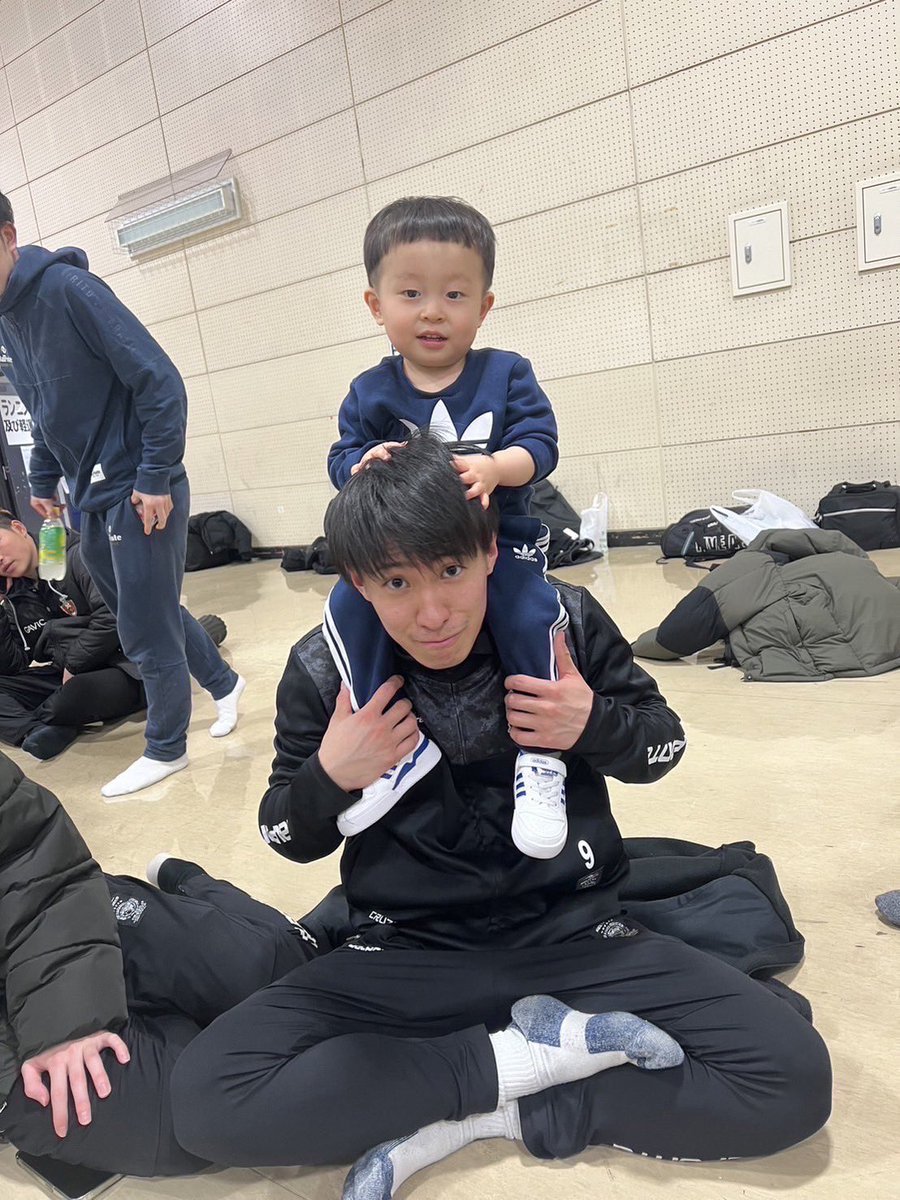 f_evolve's tweet photo. 来年度に向けて頑張ります！
今後も応援よろしくお願いします❗️

◎新戦力募集◎
15歳以上でフットサルへの熱意がある選手を募集しています！！
興味のある方はDMにてご連絡ください🙇‍♂️ https://t.co/k3Md1gduo6