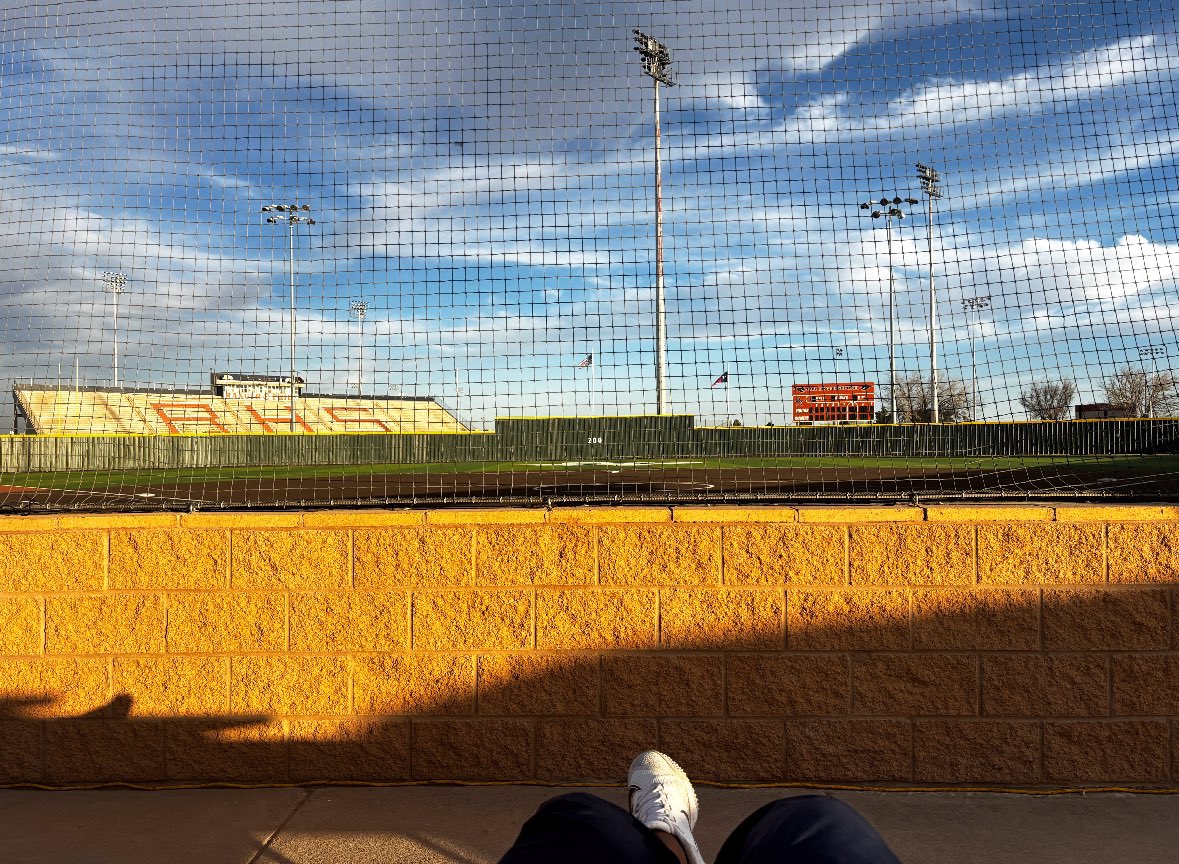 Love What I Do!! Impacting Kids The Best We Can! Long Days, Hard Work, &amp; Building Traditions! 🙏🏽🥎 Seasons Here Baby!! 🙌🏽
#WINNING #riverside #webleedorange