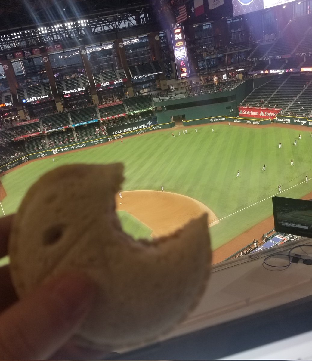 Simply put, @Uncrustables are the 🐐 of snacks during college tournaments. Don't at me.

#KubotaCollegeBaseballSeries