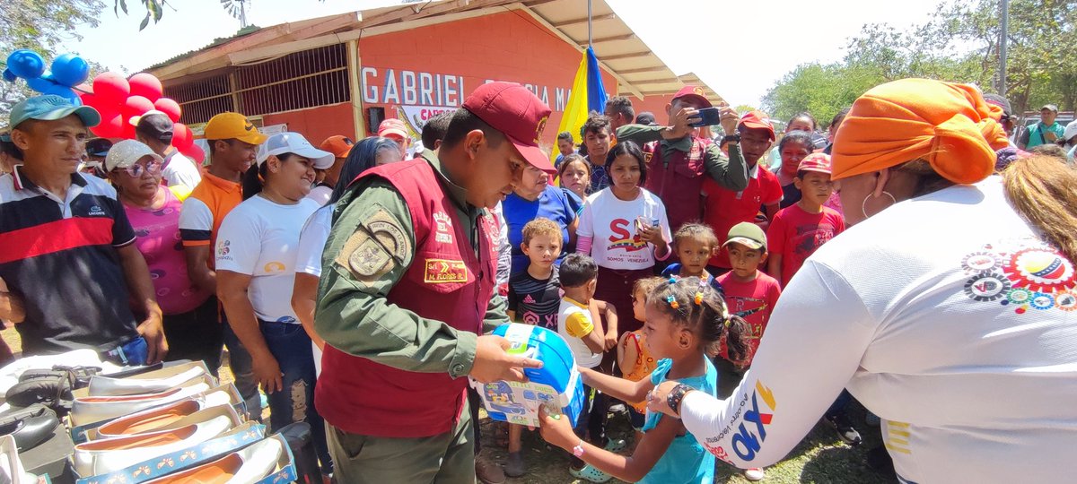 #24Feb | 🇻🇪 Apure ▶️
Gracias al presidente <a href="/NicolasMaduro/">Nicolás Maduro</a> se realizó jornada del plan amor en acción en la comunidad "Boca de Turumba" Parroquia el Recreo junto a nuestro gobernador <a href="/eduardopiate2/">eduardo piñate</a> garantizando la protección social del pueblo 
#UnionSoberaniaYBienestar