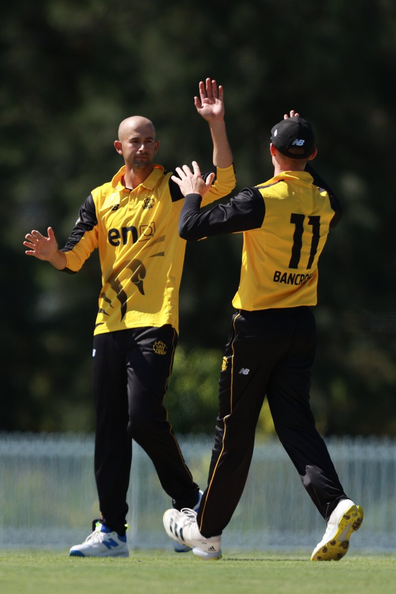 We're halfway through the first innings of the #MarshCup Final, containing NSW to 3-94 from 25 overs 👊 Follow the action live 🟡⚫ bit.ly/4bQpmtb 📺 Foxtel, Kayo, Cricket.com.au 📻 ABC Digital, 91.3 SportFM