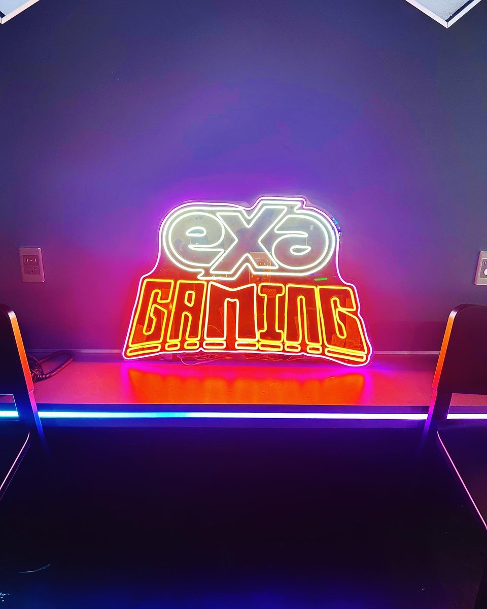 ESixGamingMX's tweet photo. Ya estamos con @ExaGamingOF con @PolloCervantes , @DocStreamGaming y @ExaFM en el #GamingandCoasterFest en @SixFlagsMexico en el #TechSixCenter probando la increíble comida! https://t.co/WzNzKGS2Pq