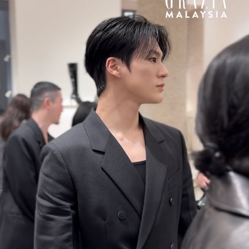 LJNFEED's tweet photo. THE SEXIEST

JENO AT FERRAGAMO MFW 
#FerragamoFW24xJENO 
@Ferragamo https://t.co/Kr7Xy1aeIg