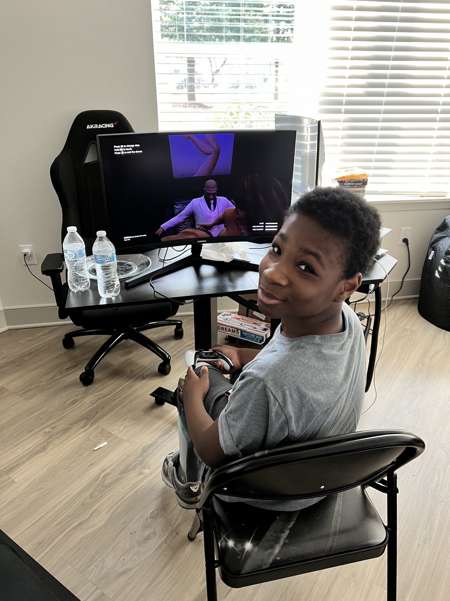 WooSkiBiggaveli's tweet photo. Caught that lil nigga in 4k in the GTA strip club 🤣 https://t.co/qyX16mcMxG