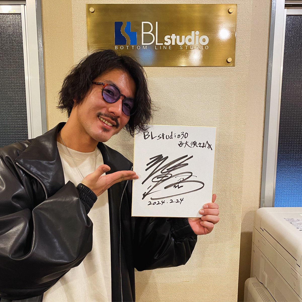 blstudionishios's tweet photo. 西大須店、店長の山田です😀
昨日は１日１グルーヴでお馴染みの神田リョウ君がレッスンの会場としてご利用に来てくださいました^ ^
ツアーで移動の合間位でしかレッスンが難しいみたいですが、また隙を見て名古屋でレッスンしてくれるみたいですよ！見逃さないよう皆さん要チェック٩( ᐛ )و https://t.co/dLwx1Wv6WR