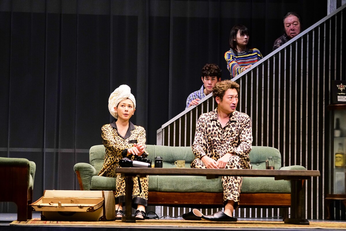 stage_natalie's tweet photo. 古田新太・宮沢氷魚・伊藤沙莉・江口のりこらの舞台「パラサイト」WOWOWで放送・配信
https://t.co/uz4RTHoSrH

#鄭義信 #古田新太 #宮沢氷魚 #伊藤沙莉 #江口のりこ https://t.co/xwjfL2iOpO