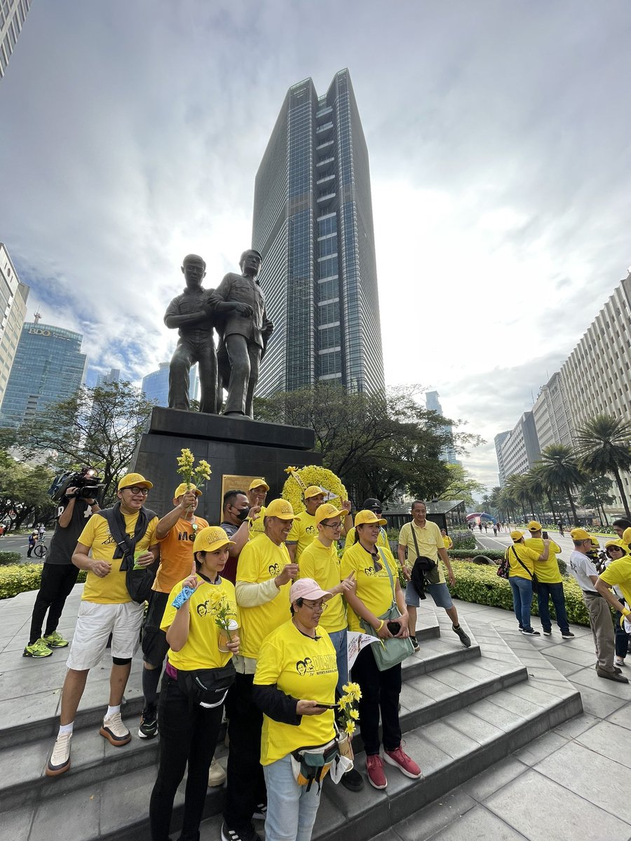 ABSCBNNews's tweet photo. To commemorate the 38th anniversary of the EDSA People Power Revolution, over a hundred cyclists gathered at the Senator Ninoy Aquino monument along Ayala Avenue Sunday morning.| via @jeck_batallones 

Related report: https://t.co/CaJ1rOX02G https://t.co/XLJVaT5i7a