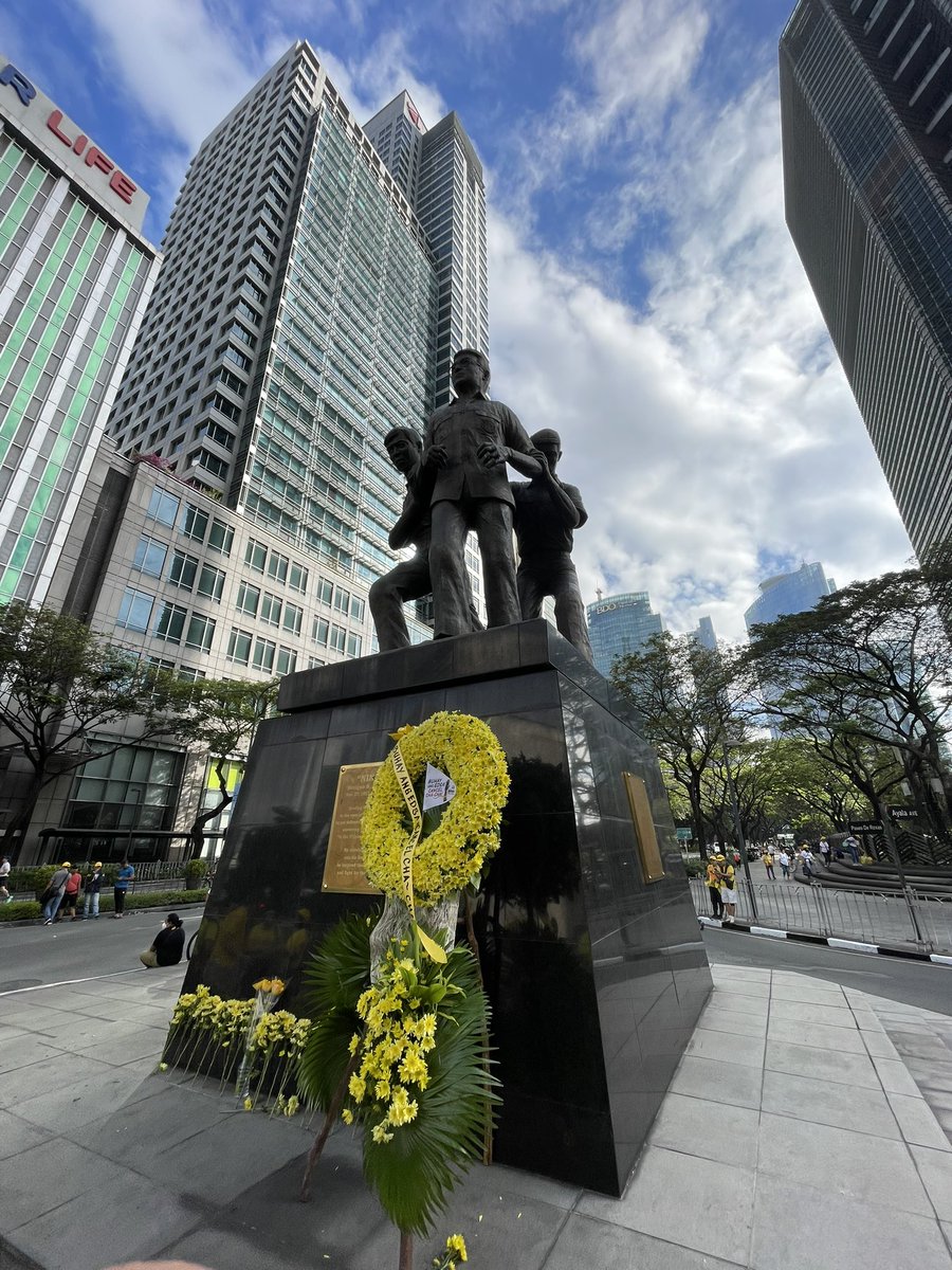 ABSCBNNews's tweet photo. To commemorate the 38th anniversary of the EDSA People Power Revolution, over a hundred cyclists gathered at the Senator Ninoy Aquino monument along Ayala Avenue Sunday morning.| via @jeck_batallones 

Related report: https://t.co/CaJ1rOX02G https://t.co/XLJVaT5i7a