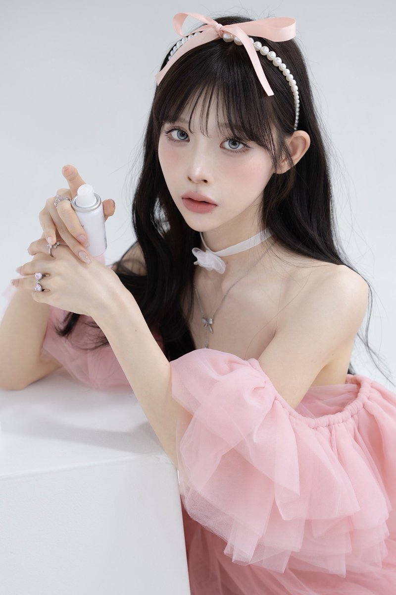 乾燥で皮むけとか粉っぽくなるの悩んでる子にCandyDollから発売するメイク前セラム使って見て欲しい。
私も乾燥肌だけどこれするだけでツヤツヤになる！メイク前に使うだけで、保湿されて肌の状態よくなって、崩れ防止※にもなる🥲🩷

 #メイク前セラム #PR
※保湿効果による https://t.co/vWa9TfoyoI