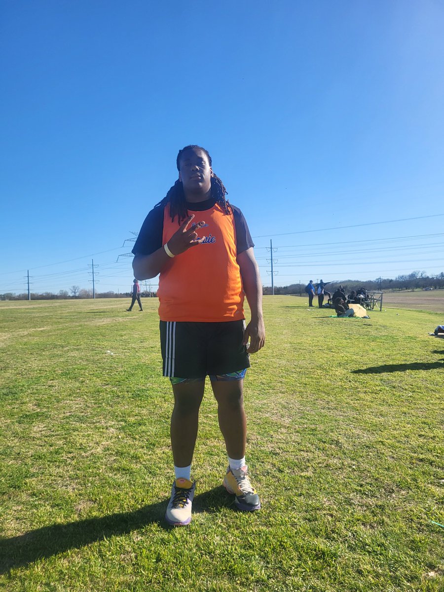 The_JonesonDeck's tweet image. Congrats to @AntwoineWright1 for throwing a PR of 39'4ft in Shot put at the Desoto Nike Invitational meet. #TTS #Gettingbetter
