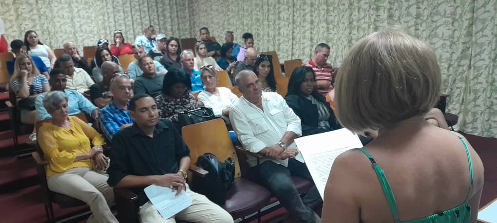 pavon_carbonell's tweet image. Visitan el museo de Playa Girón cuadros de la empresa #PROSA del #GEIQ para firmar el código de ética de los cuadros con la participación de reservas y jóvenes de la cantera del centro. Culminan la jornada visitando a Nemesia en su hogar.#CubaViveEnSuHistoria