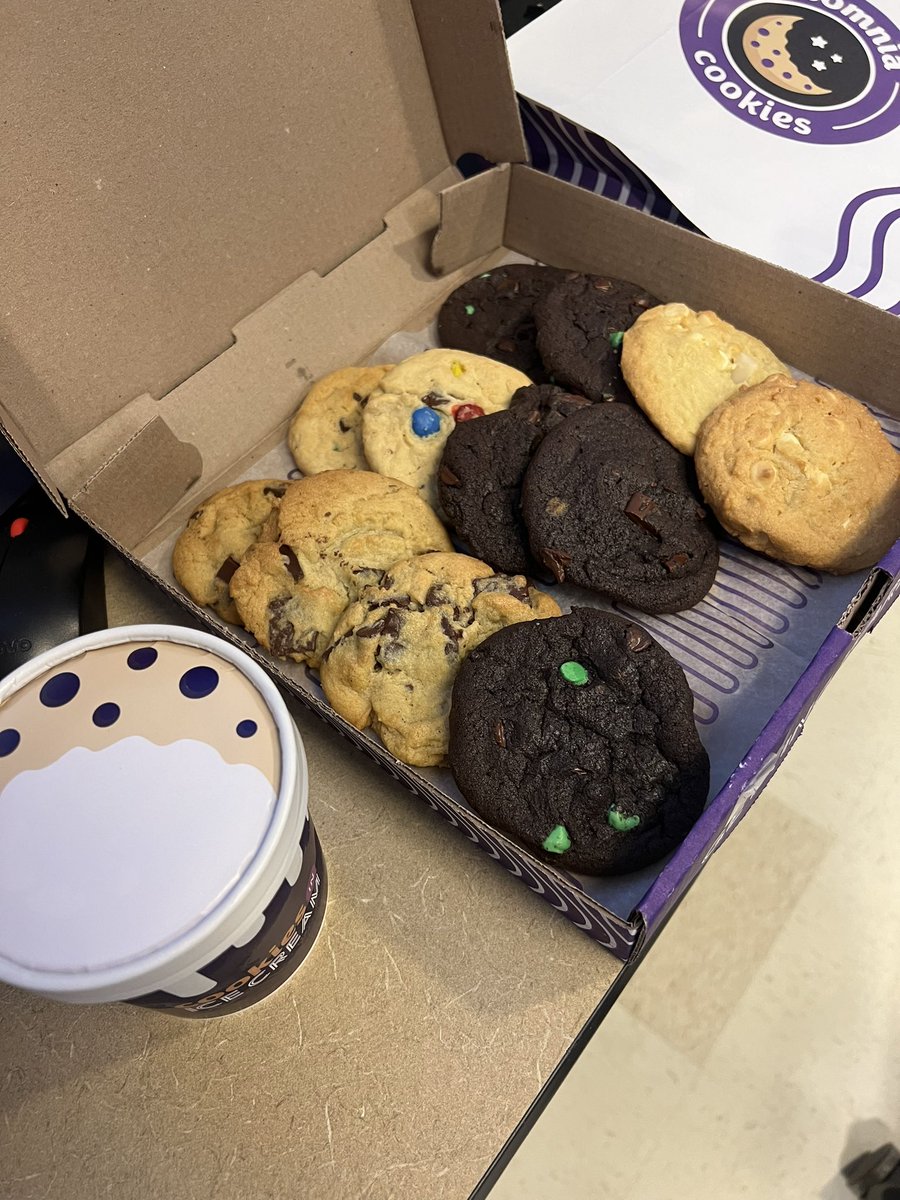 DaCarla M. Albright, MD (@dalbrightmd) on Twitter photo #thankaresidentday2024!! Better late than never! A little lunch from my FAVE <a href="/yiroyiro_philly/">Yiro Yiro</a> and a late day snack courtesy of <a href="/insomniacookies/">insomnia cookies</a>!Celebrated my residents on L&D and also grateful to all the trainees <a href="/hupobgyn/">Barbara D. Brzowski</a>! 💙❤️
#obgynlife
#hupobgyn❤️💙
@pennmedicine #thankaresidentday2024!! Better late than never! A little lunch from my FAVE <a href="/yiroyiro_philly/">Yiro Yiro</a> and a late day snack courtesy of <a href="/insomniacookies/">insomnia cookies</a>!Celebrated my residents on L&D and also grateful to all the trainees <a href="/hupobgyn/">Barbara D. Brzowski</a>! 💙❤️
#obgynlife
#hupobgyn❤️💙
@pennmedicine