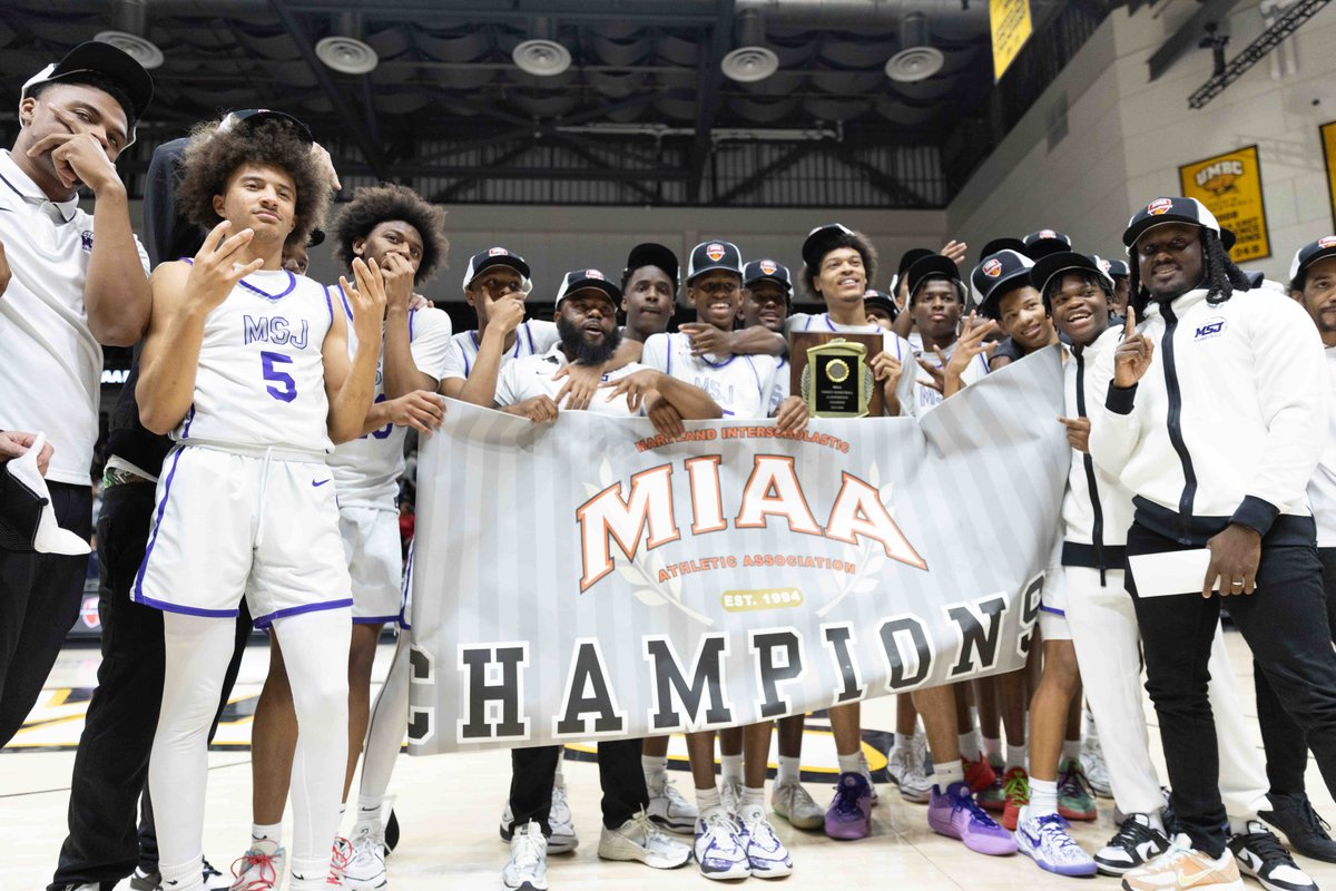 Ladies and gentlemen, your MIAA A Conference Champions! The Gaels defeated Spalding 57-52 to take the title! #MoJoChampions 

📸: Justice Gray ’13