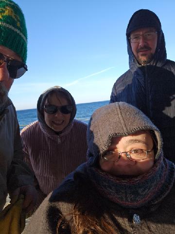 Only in #Duluth would droves of people flock to the shores of @LakeSuperior in February to enjoy the 'nice' (sunny) weather... with tears streaming down their faces from the bracing wind! 🌊🥶🧊 #PerfectDuluthDay