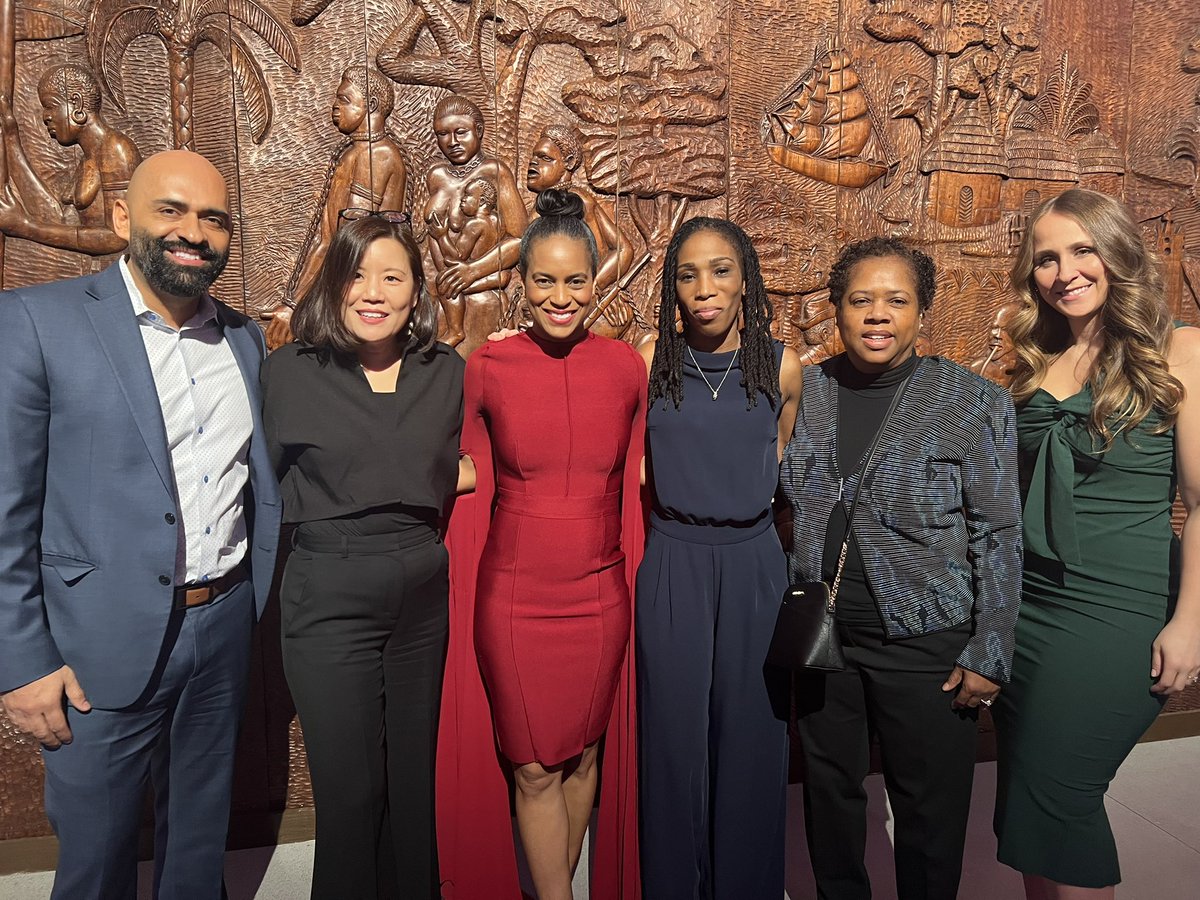 Congratulations to @DrBeaMD for being recognized as an African American in Medicine & amazing leader. Thank you for continuing to be a trailblazer in medicine. @nyphospital @WeillCornell #StayBrooklyn