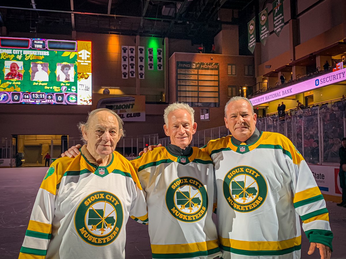 Musketeerhockey's tweet image. The Musketeers are not what they are today with out these three who tonight we’re inducted into our Ring of Honor. Gary Lipshutz, Jim Peck and Scott Shoffstall. Congratulations gentlemen and thank you for all you’ve done for this organization 

#SCMusketeers | #USHL | #SiouxCity