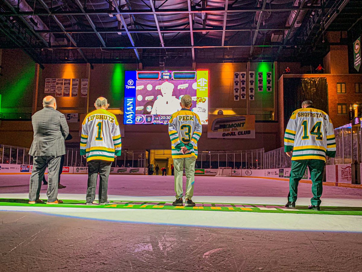Musketeerhockey's tweet image. The Musketeers are not what they are today with out these three who tonight we’re inducted into our Ring of Honor. Gary Lipshutz, Jim Peck and Scott Shoffstall. Congratulations gentlemen and thank you for all you’ve done for this organization 

#SCMusketeers | #USHL | #SiouxCity