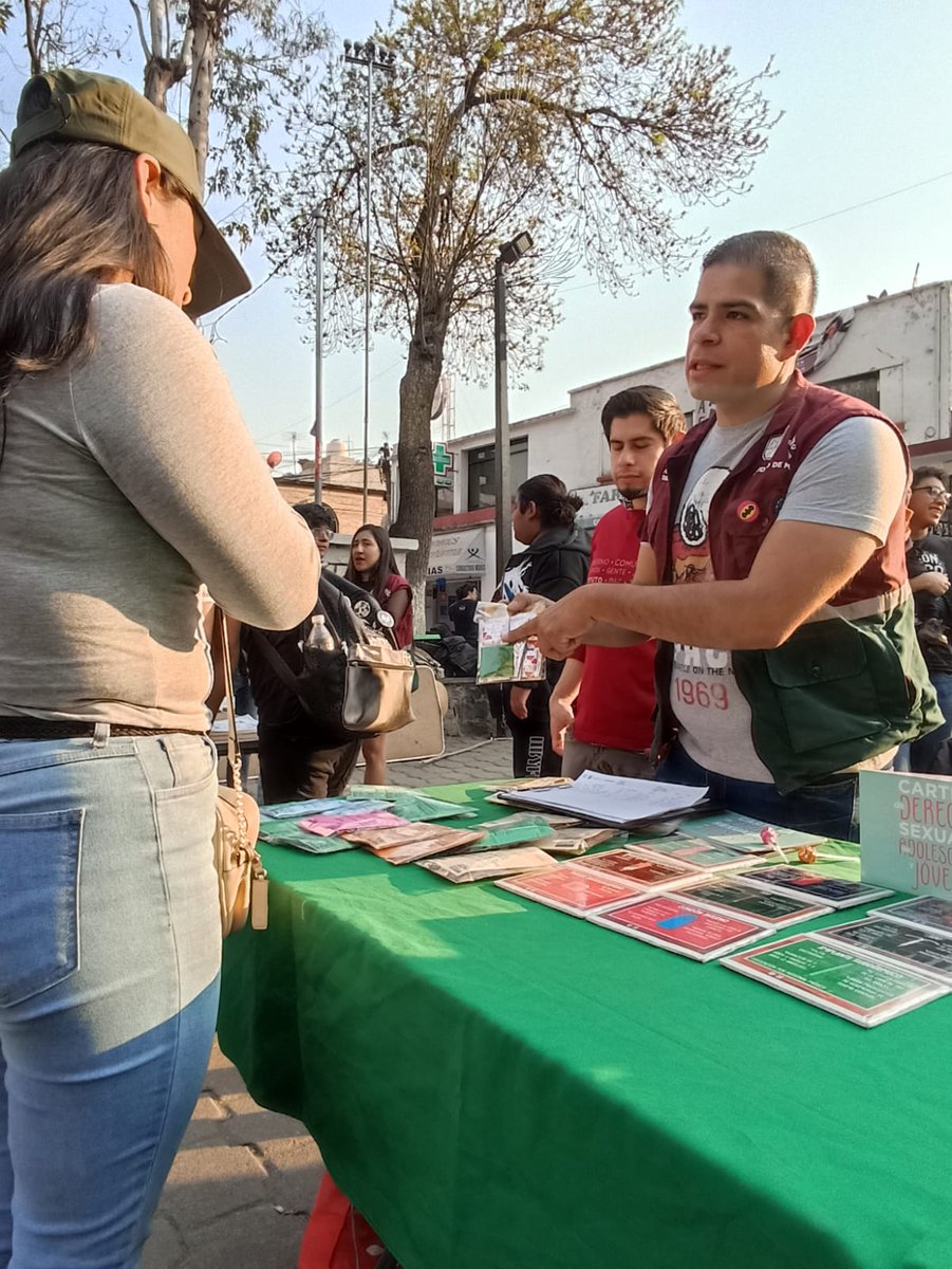 saludsexINJUVE's tweet photo. 1/2 Hoy es Viernes y toca... #CaéleAlPunto en esta ocasión le caímos a la alcaldía #Xochimilco dónde estuvimos brindando información de #MetodosAnticonceptivos #UsoCorrectoDelCondón #EmbarazoAdolescente y obsequiando los tan codiciados #Nuevoskit's de #CondonesGRATIS https://t.co/BX2kvnpNLz