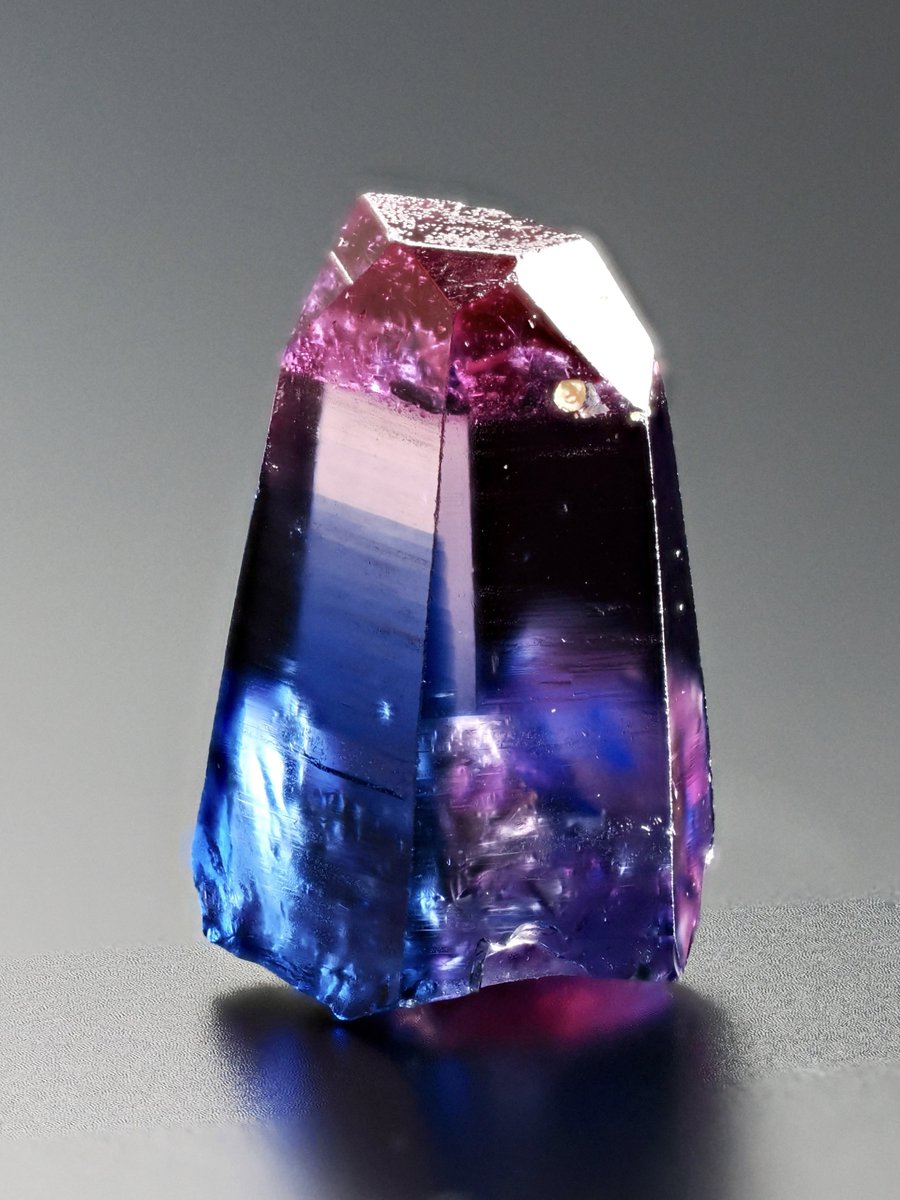 ほんとに良い出会いだった

Corundum var. Sapphire (Winza, Mpwapwa District, Dodoma Region, Tanzania)

M-Stoneさん(<a href="/Mstone_Minerals/">M-Stone (エムストーン)</a>)にて