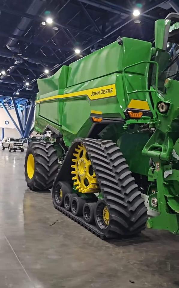 jdfarmlink's tweet photo. New replacing the s700 #johndeere #agriculture #alberta #Saskatchewan https://t.co/A4BnNWhmcS