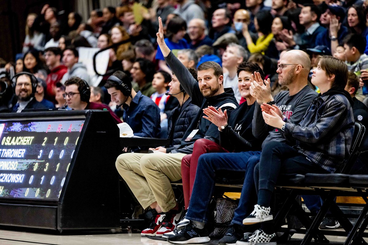 🏀 x 🏈 Great to have Super Bowl champion Truman Jones '23 and new <a href="/HarvardFootball/">Harvard Football</a> head coach <a href="/Coach_Aurich/">Andrew Aurich</a> in Lavietes tonight!

#GoCrimson #OneCrimson