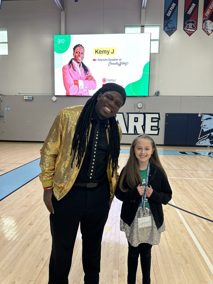 MissHasenohr's tweet photo. A great day learning alongside some really amazing @NKCSchools student leaders! #LEADNKC https://t.co/IBjfGdSqJo
