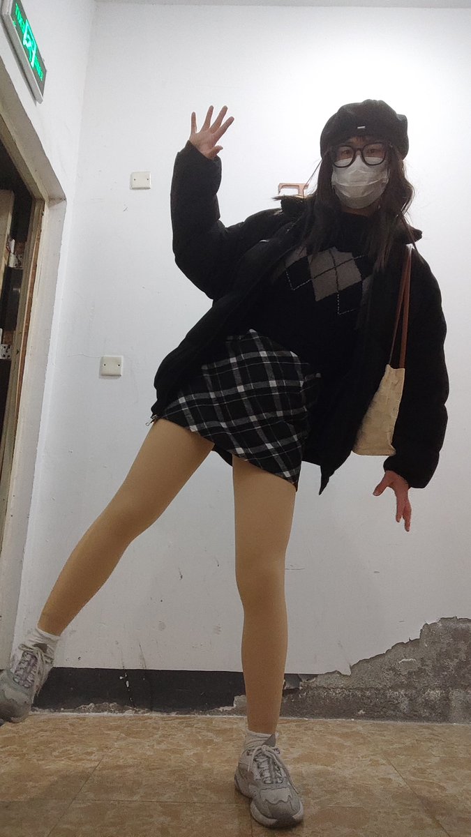 伪街日记②
在楼道里拍照，可爱捏
 #伪娘 #伪娘cd  #伪娘の日常 #伪街 #女装大佬 #女装子 #女装男子 #可爱的男孩子  #可爱男孩子