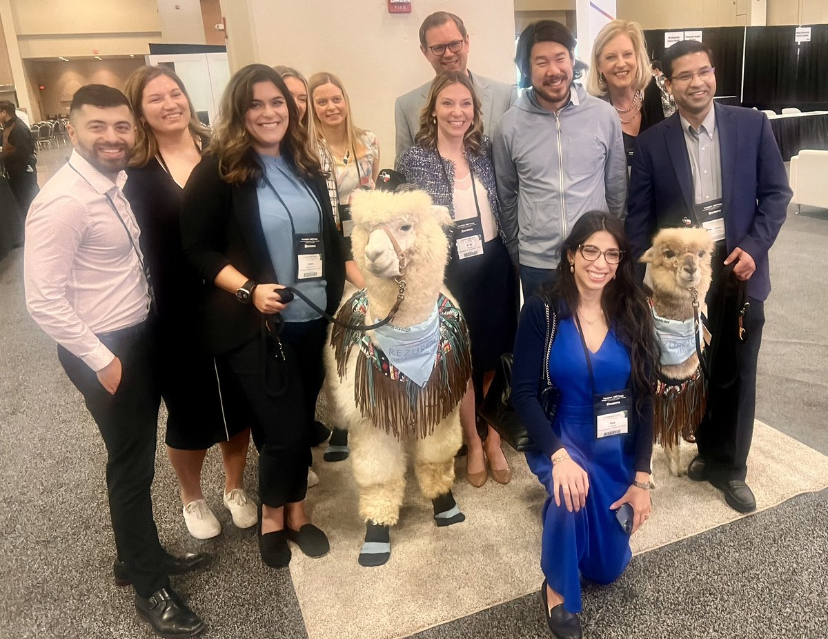 That’s a wrap for #Tandem24! Many core memories were made! Including a group picture with the 🦙! Just some of the incredible pharmacists I have the privilege of knowing and working with! @amirsali101 @kelseykonrardy @SagheerTiba @helloechow @lakenned93 #oncopharm @ASTCT