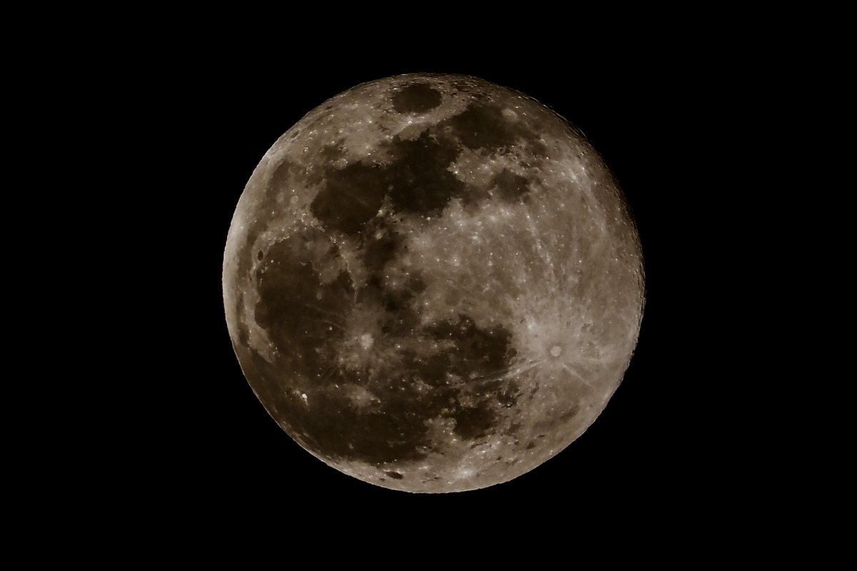 Snow Moon, 2024 #SnowMoon #SnowMoon2024 #moonlight #worcester #worcesterma #worcestermass #centralmass #centralma #skylight #Massachusetts #olympusphotography #OM1 #moon #NewEngland
