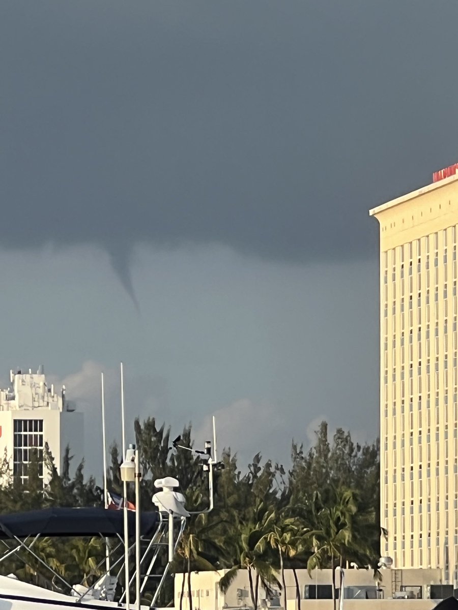 Waterspout outbreak Feb 24 late afternoon with at least 8 waterspouts/funnels, including a triple sighting, observed north of Paradise Island, Bahamas. ⁦@spann⁩ ⁦@ICWR⁩ ⁦@NWSMiami⁩ ⁦@weather_bahamas⁩ ⁦@rehill57⁩ ⁦@GregMc_wx⁩