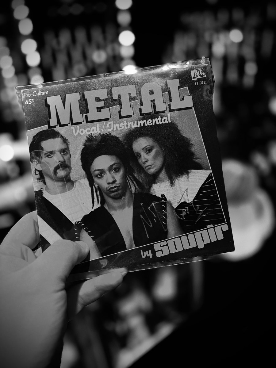 FriseIntense's tweet image. Vraiment heureux d&apos;avoir maintenant en ma possession une copie autographiée du single METAL de Normand Brathwaite! 🤖