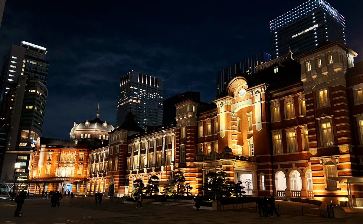 東京ステーションホテルのグローブトロッターコラボのアフタヌーンティー🫖✨に行きました。

私の一生の旅の伴侶と決めて約20年が経過🧳🥂何ヶ国も一緒に旅してくれてありがとう😭
落ち着いた空間でとても美味しいお食事を頂きました。

トランクのミニチュアのカードケースが嬉しい❣️
大切にします❗️