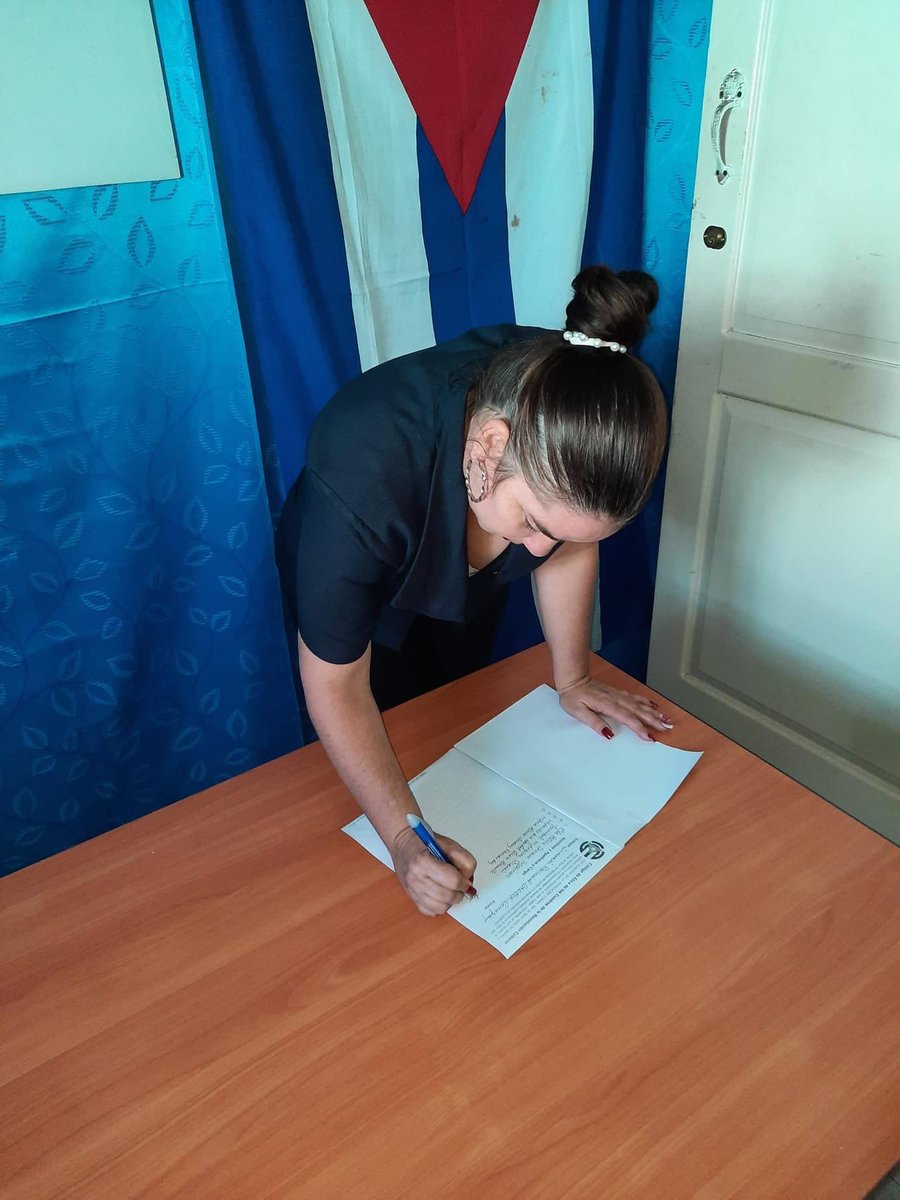 Acto de compromiso y reafirmación revolucionaria, los cuadros de la entidad de CADECA firman código de ética 2024 <a href="/cadecaoficial/">CADECA Oficial</a> <a href="/AngelaMadayFer1/">Angela Maday Fernández López</a> <a href="/VelascoGzlez03/">Alejandro</a>