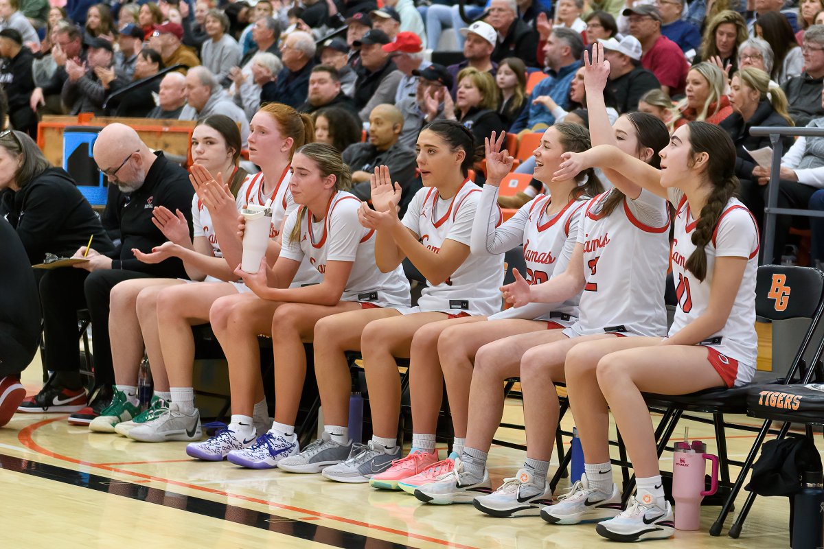 A few celebration shots as @PapermakersWBB advances to the state quarterfinals with a 53-31 victory over Gonzaga Prep. It will be a loaded 4A Girls bracket !!! Medium gallery coming on @SBLiveWA . @parkermairss @RileySanz @Addie35Harris @JustinTigner