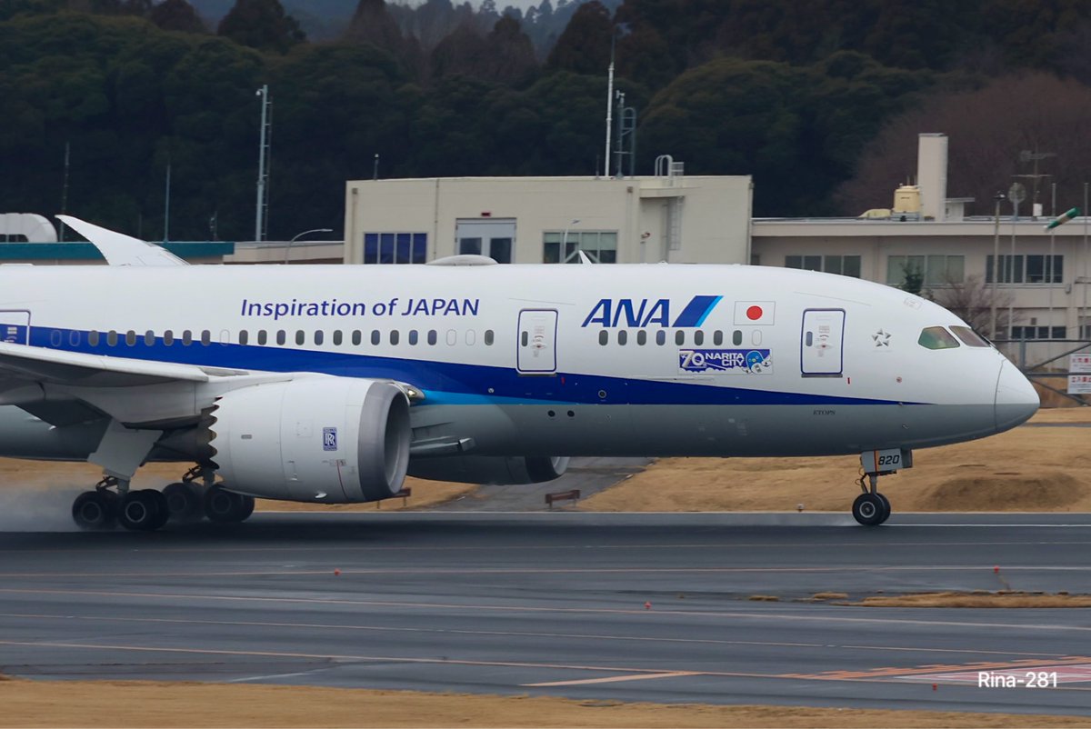 RINA_200's tweet photo. 昨日はフライトが無かったJA820A 成田市制施行70周年記念特別デカール機がNH903にて大連へと飛び立って行きました👋😊
大きな機体シンガポール航空のA380 9V-SKPも成田ならではの大迫力な離陸でした✨ https://t.co/QWnVS2dGmo
