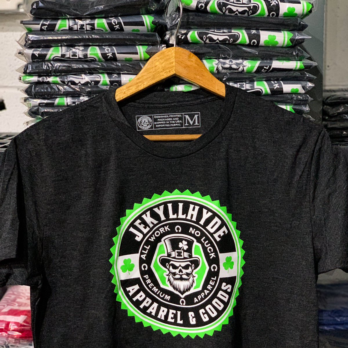Jekyll_HYDE_App's tweet photo. The Irish badge T-shirt. ☘️💀🎩 https://t.co/rXdvtxr5fP
.
.
#jekyllhyde #allworknoluck #stpattysday https://t.co/1tGeZICKcK