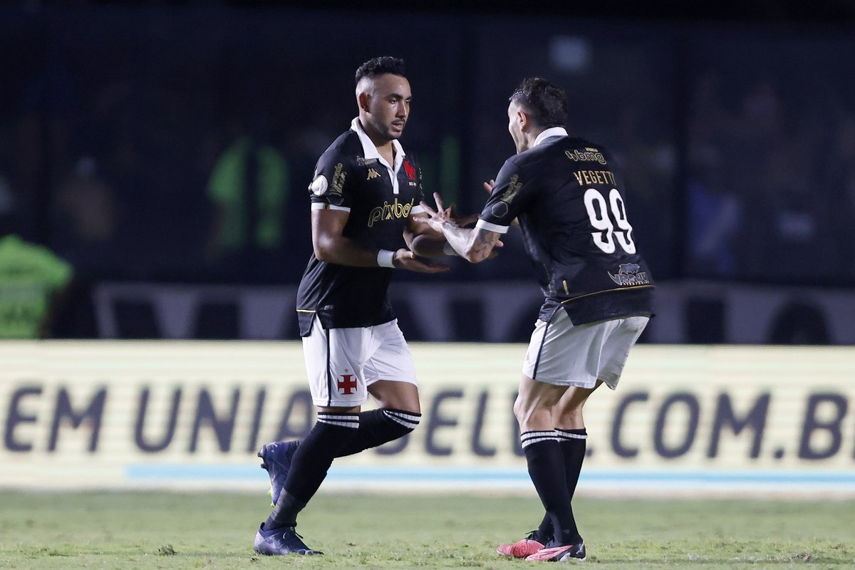 sportv's tweet photo. Fala pro adm: Qual a melhor dupla do Brasil nesse início de temporada? 👀

🔁Payet e Vegetti
❤️Veiga e Breno Lopes

📸Wagner Meier/Getty Images
📸Alexandre Schneider/Getty Images https://t.co/aFIQwVlICg