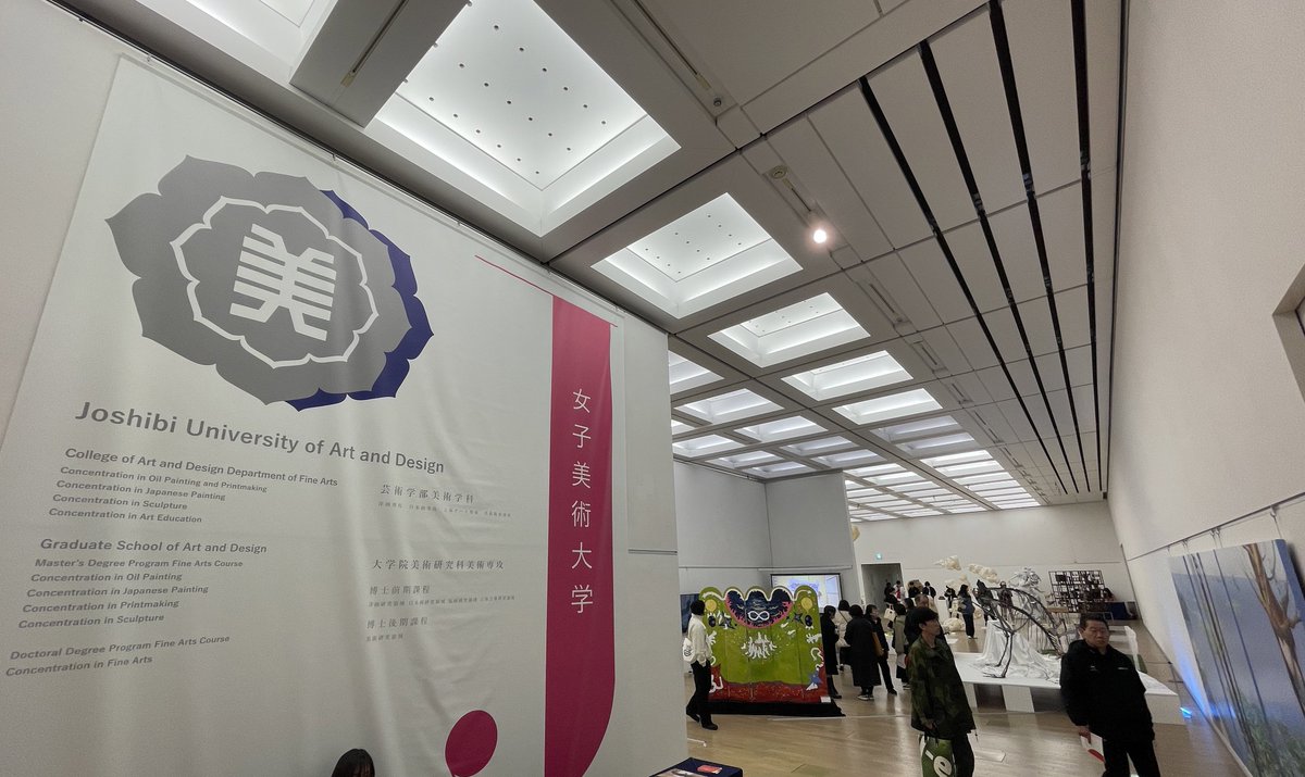 onipro's tweet photo. 「五美大展」とは、多摩美術大学 / 女子美術大学 / 東京造形大学 / 日本大学芸術学部 / 武蔵野美術大学の日本画 / 油絵 / 版画 / 彫刻学科の卒業・修了制作を一堂に集めた展覧会なのである。国立新美術館にて3月3日まで。無料。 https://t.co/Qe8fP6PTXI