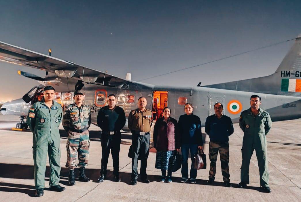 An IAF Dornier aircraft was activated at short notice to airlift a team of doctors of Army Hospital (R&R), to retrieve a liver from Pune to Delhi during the night on 23 Feb 24. The subsequent transplant surgery helped save the life of a #Veteran. #HarKaamDeshKeNaam #SavingLives