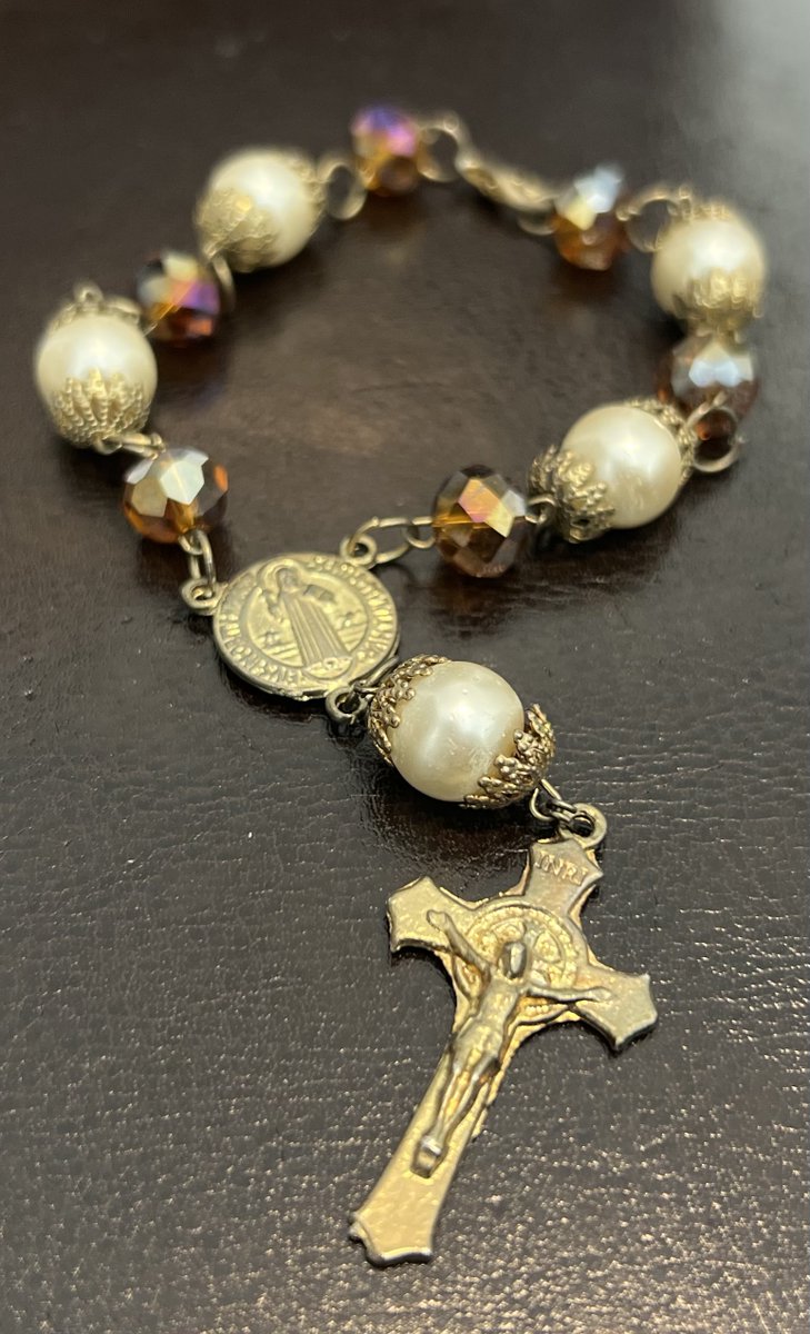 VINTAGE #CatholicRosary 8' #Bracelet Golden Cross #ITALYAB Beads #Chapelet FREE SHIP

#MadeinItaly #vintagejewelry #vintagerosary #rosary #goldcross #Auroraborealis #vintagebeads #collectibles #catholic #jewelry #religiousjewelry #midcentury #ebayfinds

 ebay.com/itm/2666304577…